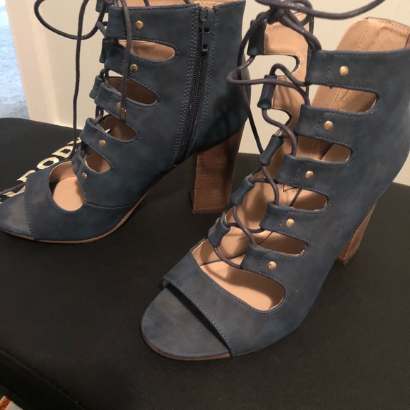 Cute tie up sandal heels - Picture 5 of 5